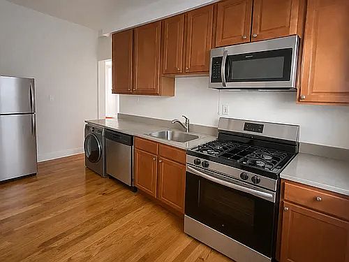 4th image of 114 Clyde Ave #1173D