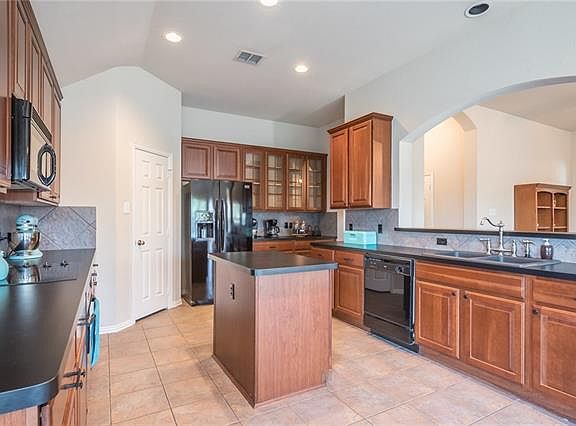 4th image of 108 Mahonia Dr