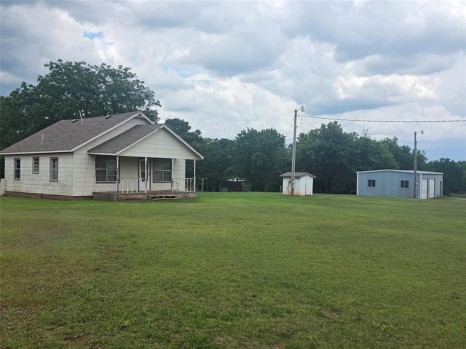 1st image of 21078 Fir Ln
