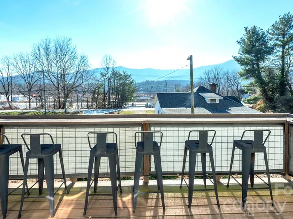 106 Joy Ridge Dr, Black Mountain, NC 28711