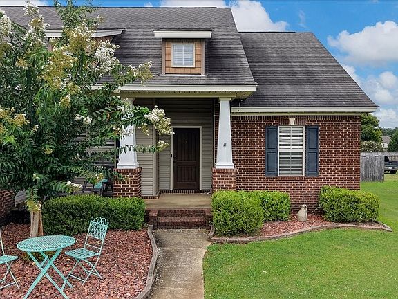 3rd image of 34 Village Way Ct