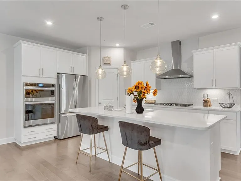 624 Spadina Rd — Photo 9