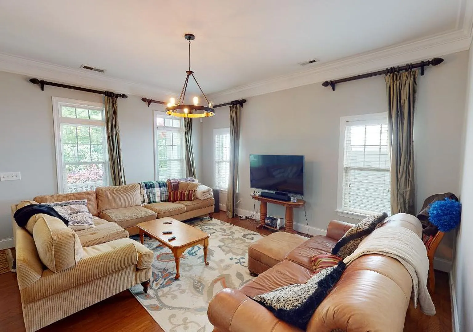 1737 Lela Ave — Photo 2