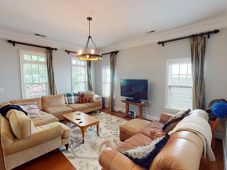1737 Lela Ave — Photo 2