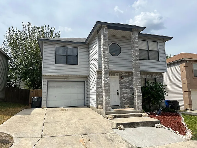 15 McLennan Oak — Photo 1