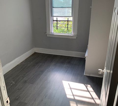 3rd image of 113 E 15th St APT 2
