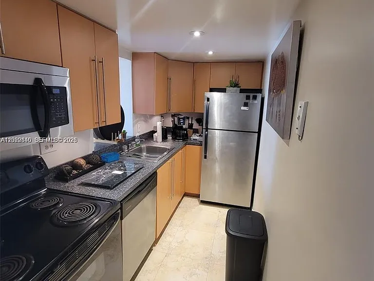 1740 NW North River Dr #512 — Photo 3
