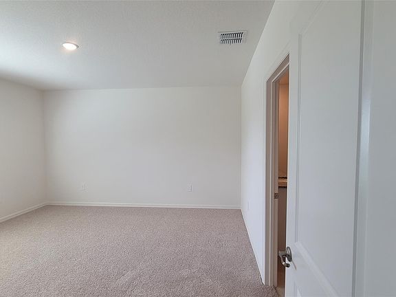5th image of 582 SE Essex Drive