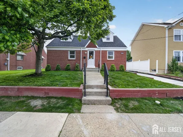 121 Dorothy St, Carteret, NJ 07008