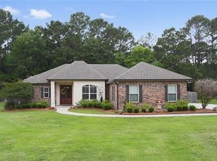 325 Coconut Palm Dr, Madisonville, LA 70447