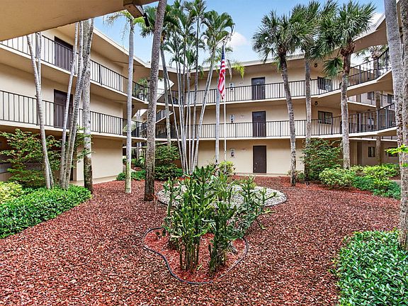 3rd image of 5280 Las Verdes Circle #112