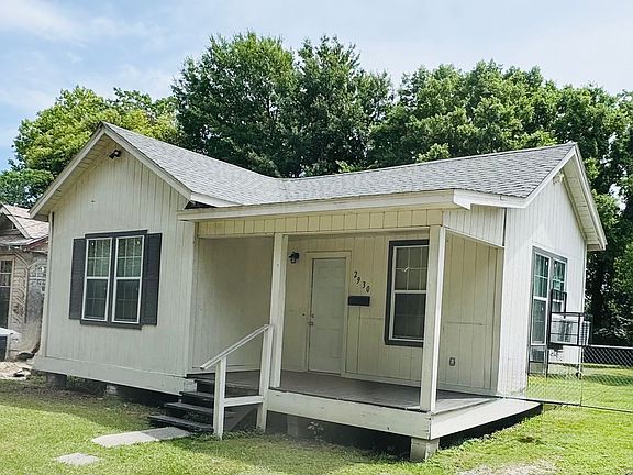 2nd image of 2930 Hiawatha St