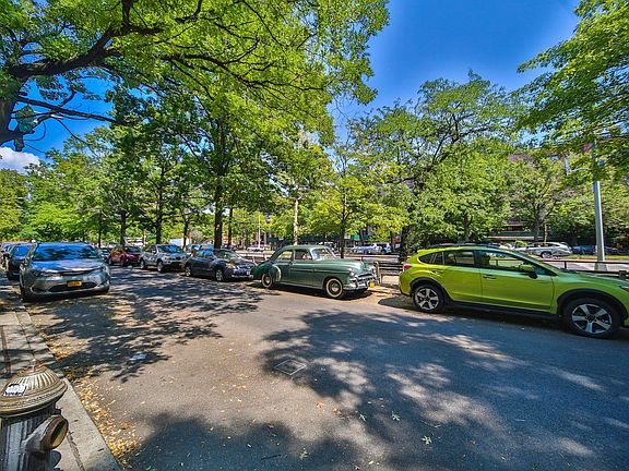 2nd image of 540 Ocean Pkwy APT 3M