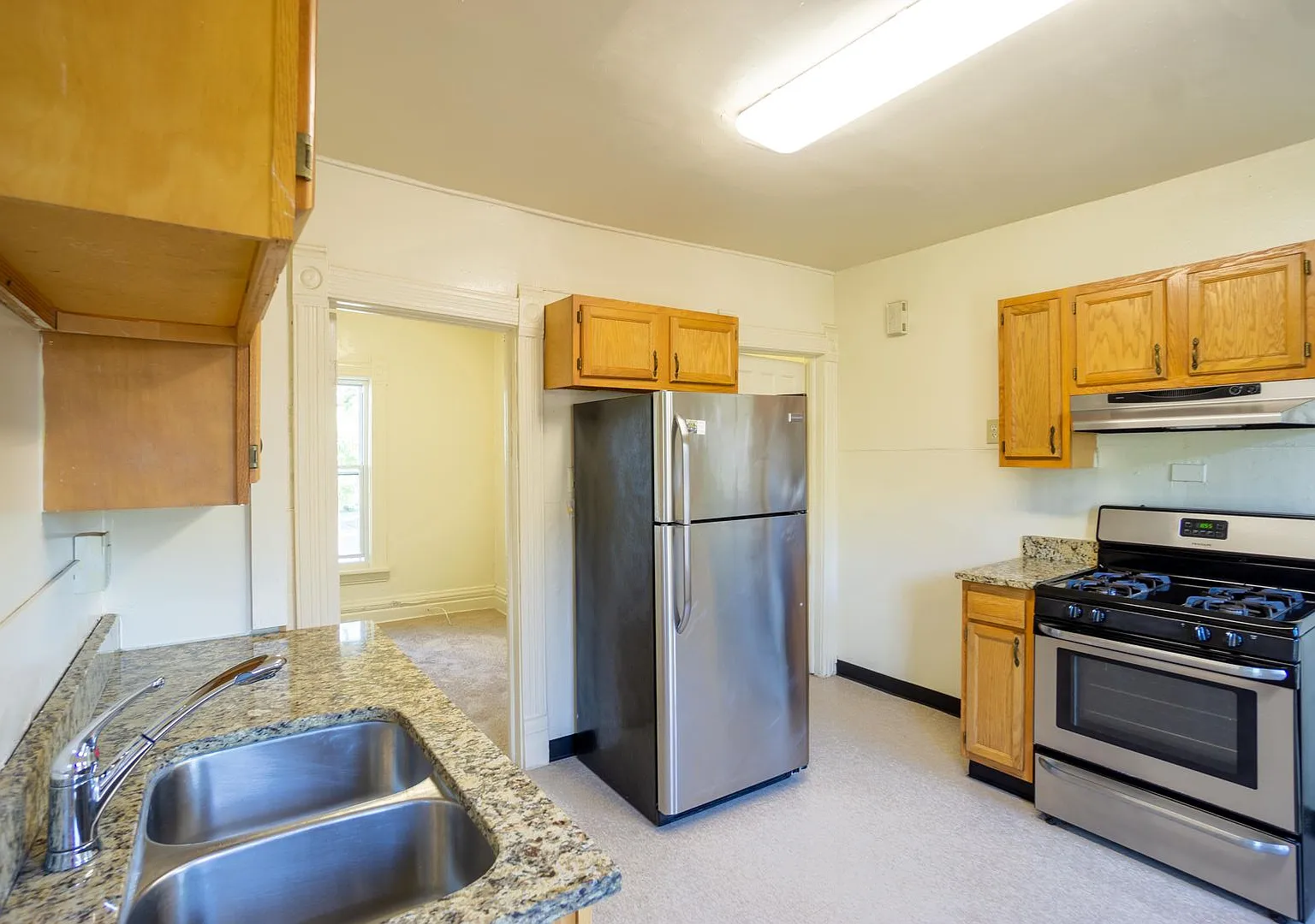 713 S Beech Apt 2 - Available 8/1/27 - One Block From Westcott Shops & Eateries — Photo 4