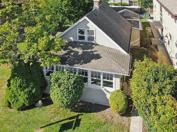 906 State St, Lemont, IL 60439