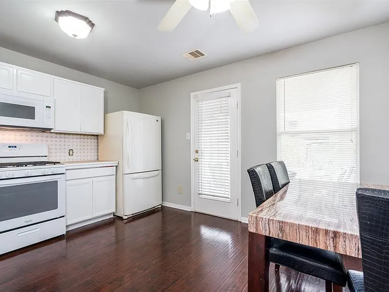 19007 Remington Park Dr — Photo 3