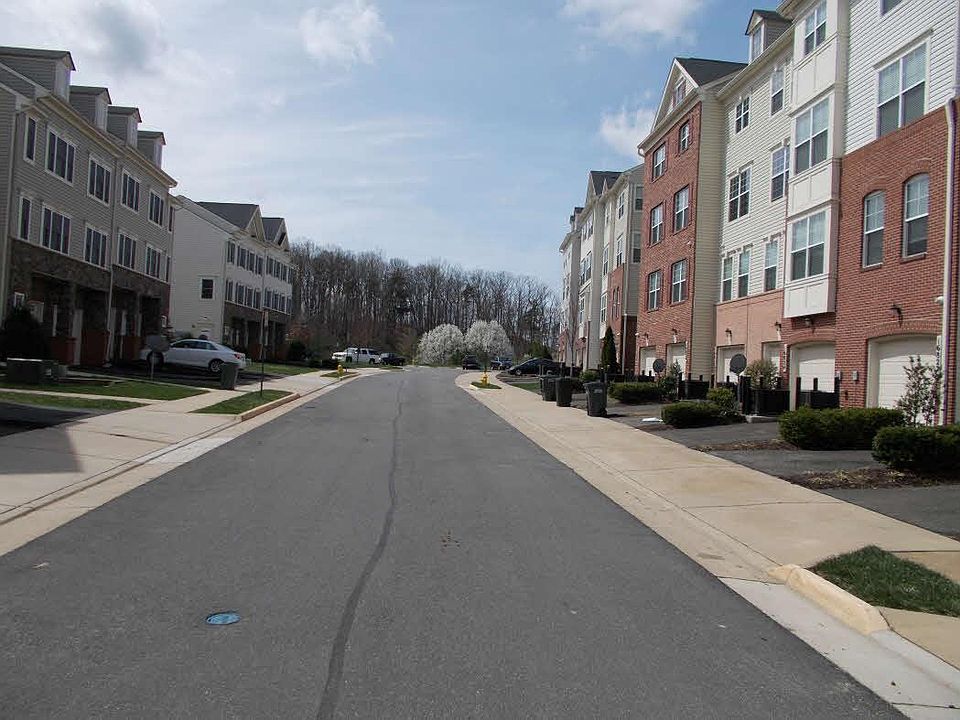 2nd image of 16808 Nuttal Oak Pl #32