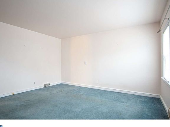 5th image of 308 Clayton Ave