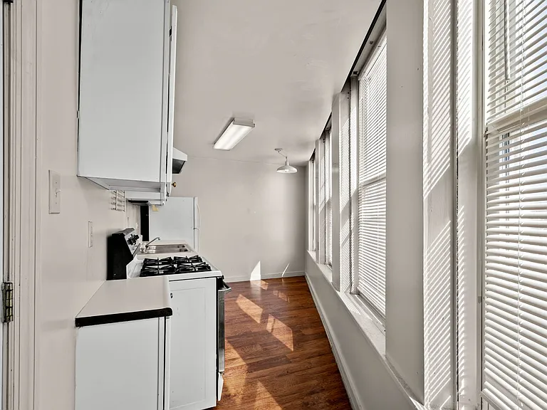 Gladden Building — Photo 9