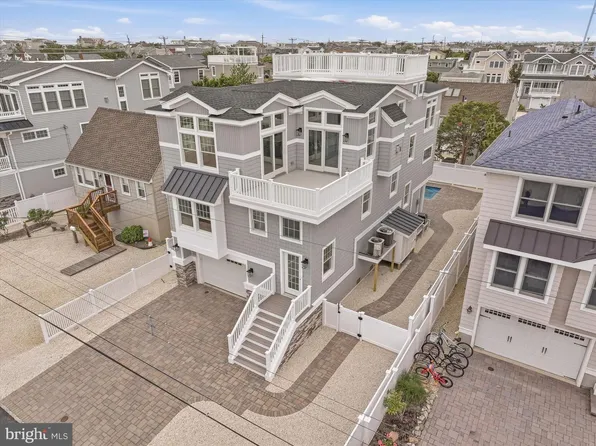 10 W Kirkland Ave, Brant Beach, NJ 08008