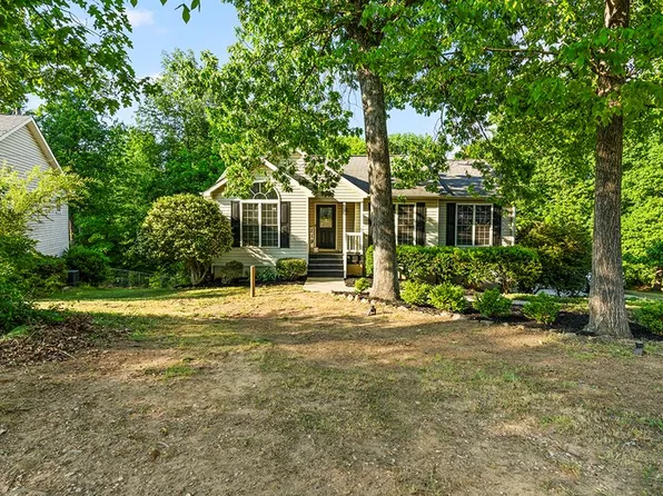 219 Oak Ridge Dr, Greenwood, SC 29649