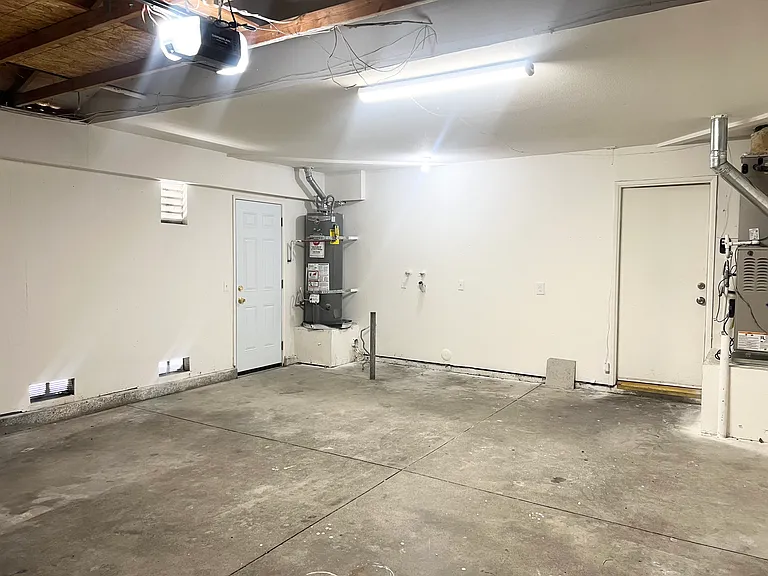 1084 E Evans St — Photo 22