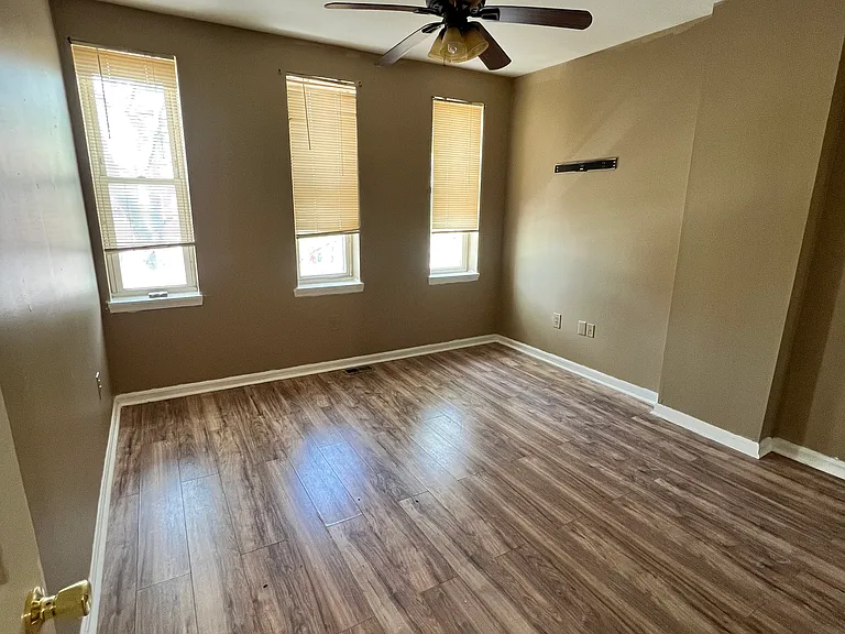1433 N Fulton Ave — Photo 7