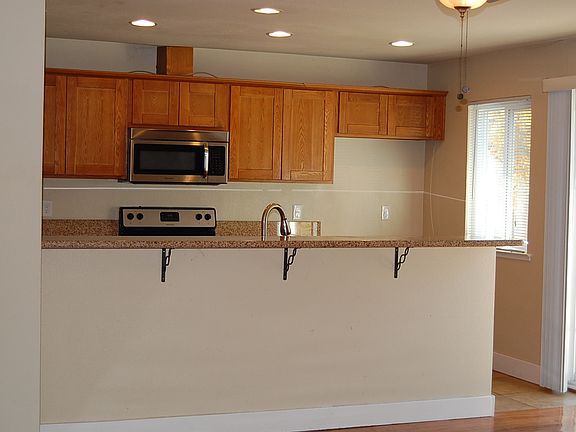 3rd image of 121 Sierra Woods Cir