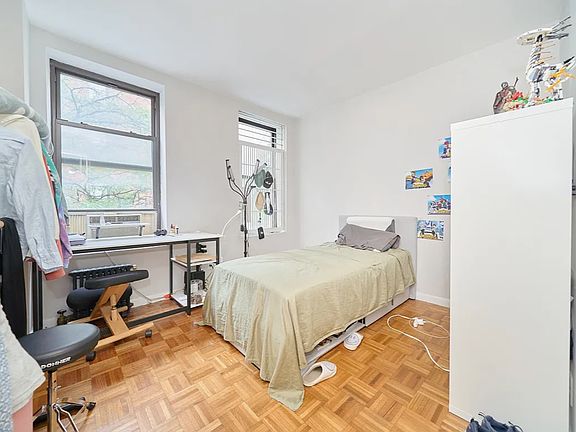 4th image of 335 W 43rd St APT 3A
