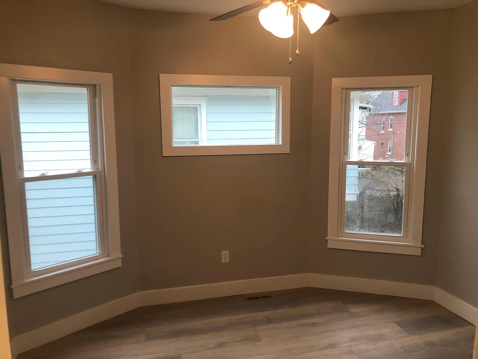 171 Blaine Ave — Photo 2