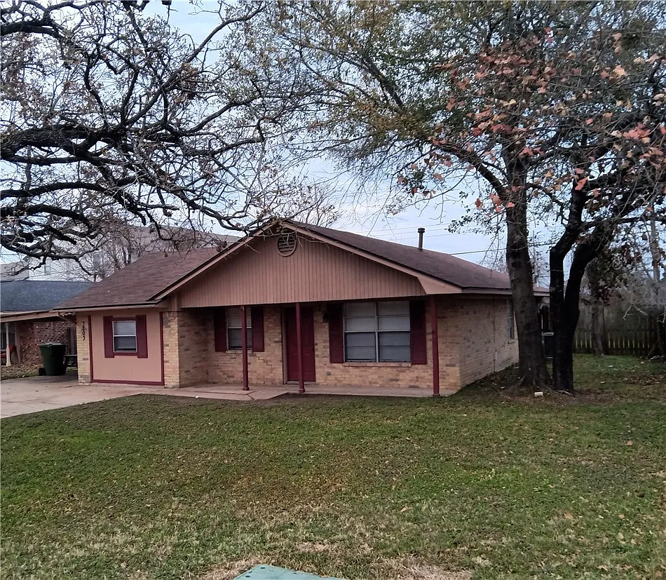 4 bed, 1284 sqft, $1,550 — Photo 1