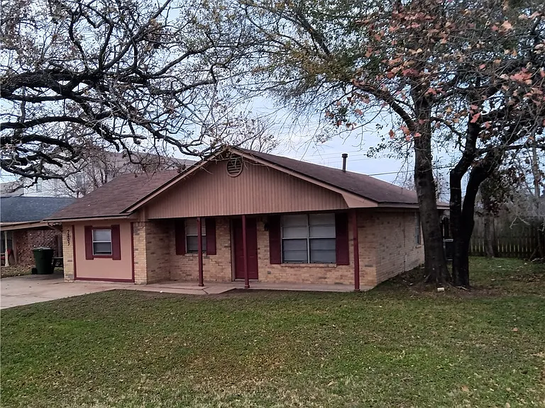 3203 Heatherwood Dr — Photo 1
