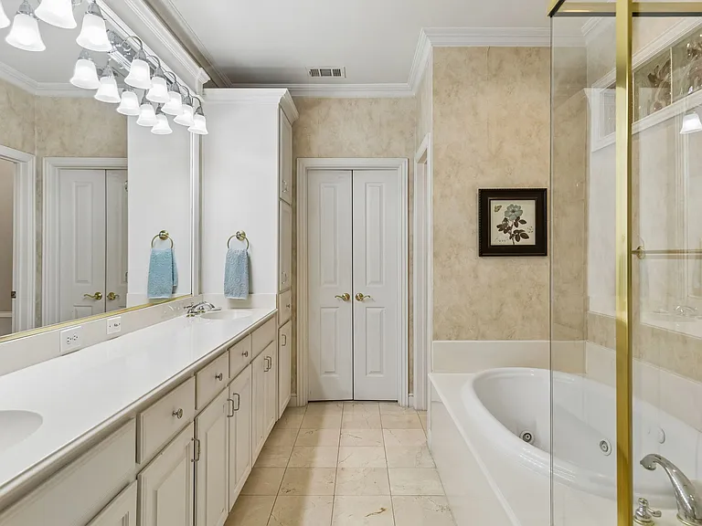 4147 Towne Green Cir — Photo 18