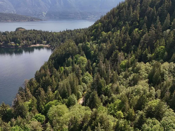 19 Smugglers Cove Rd, Bowen Island, BC V0N 1G1