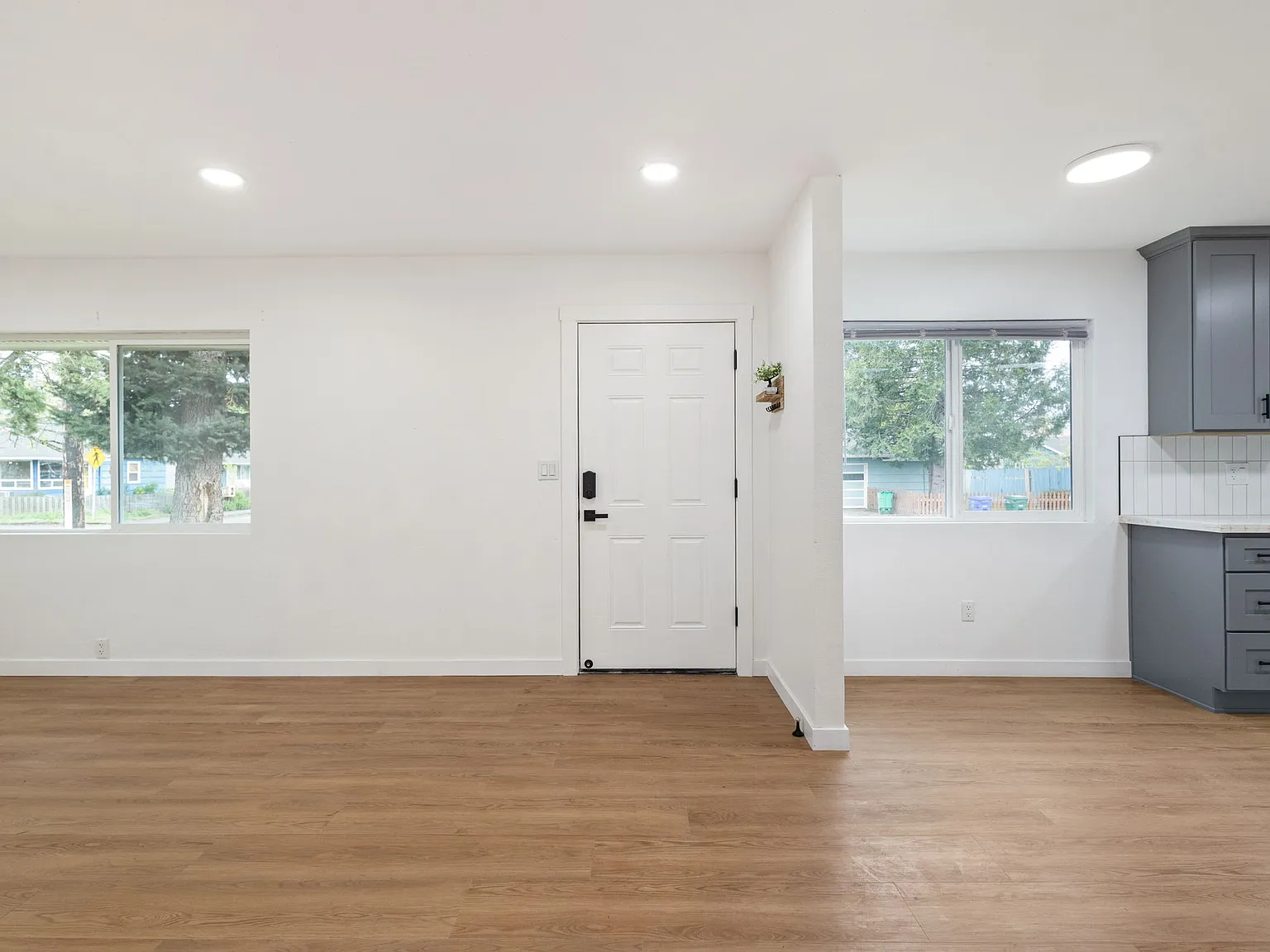 2 bed, 1042 sqft, $2,350 — Photo 3