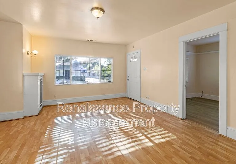 1026 N Windeler Ave #A — Photo 9