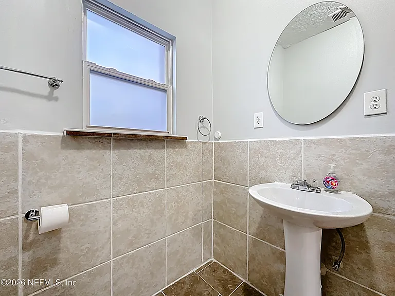 138 E Duval St — Photo 43
