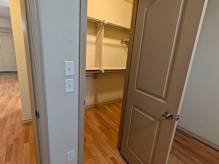 1812 Alameda St — Photo 7