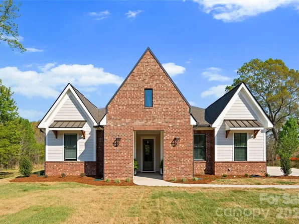 121 Vella Dr, Locust, NC 28097