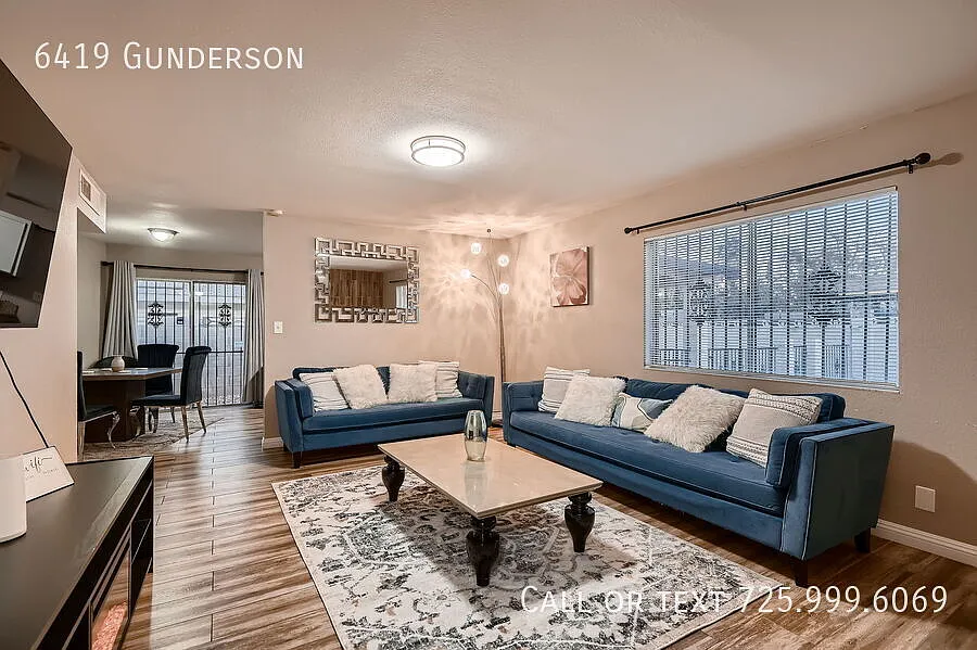 Stylish Vegas Haven: Pool, BBQ & Close to Strip — Photo 3