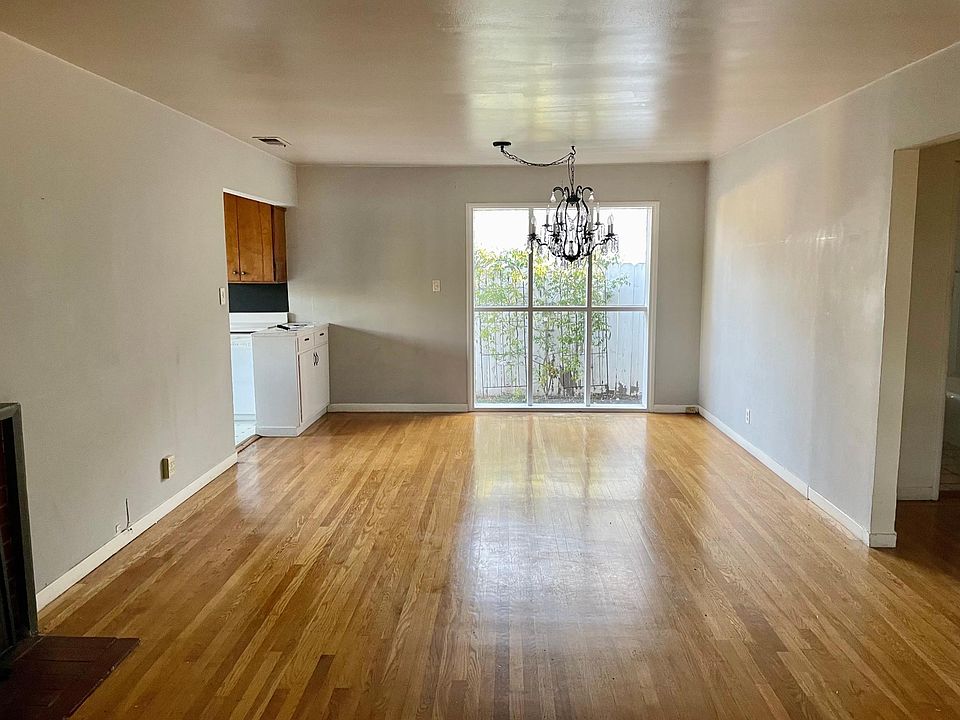Living Room/Dining Area