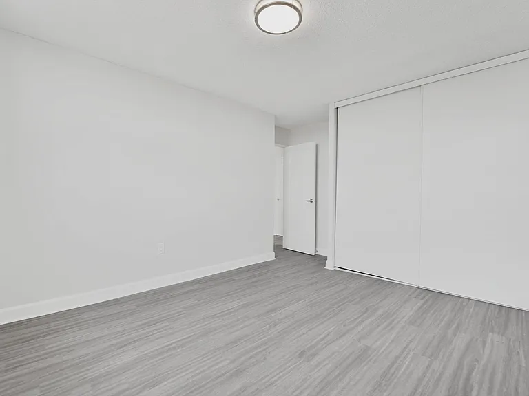 100 Lancaster Dr — Photo 18