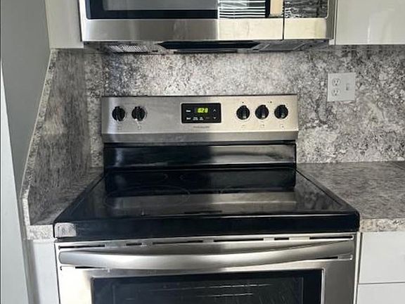 5th image of 9460 Fontainebleau Boulevard #528