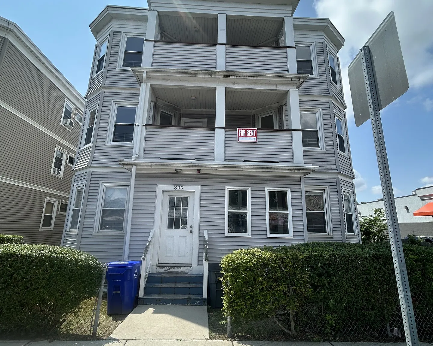 4 bed, 1.5 bath, 1400 sqft, $3,600 — Photo 1
