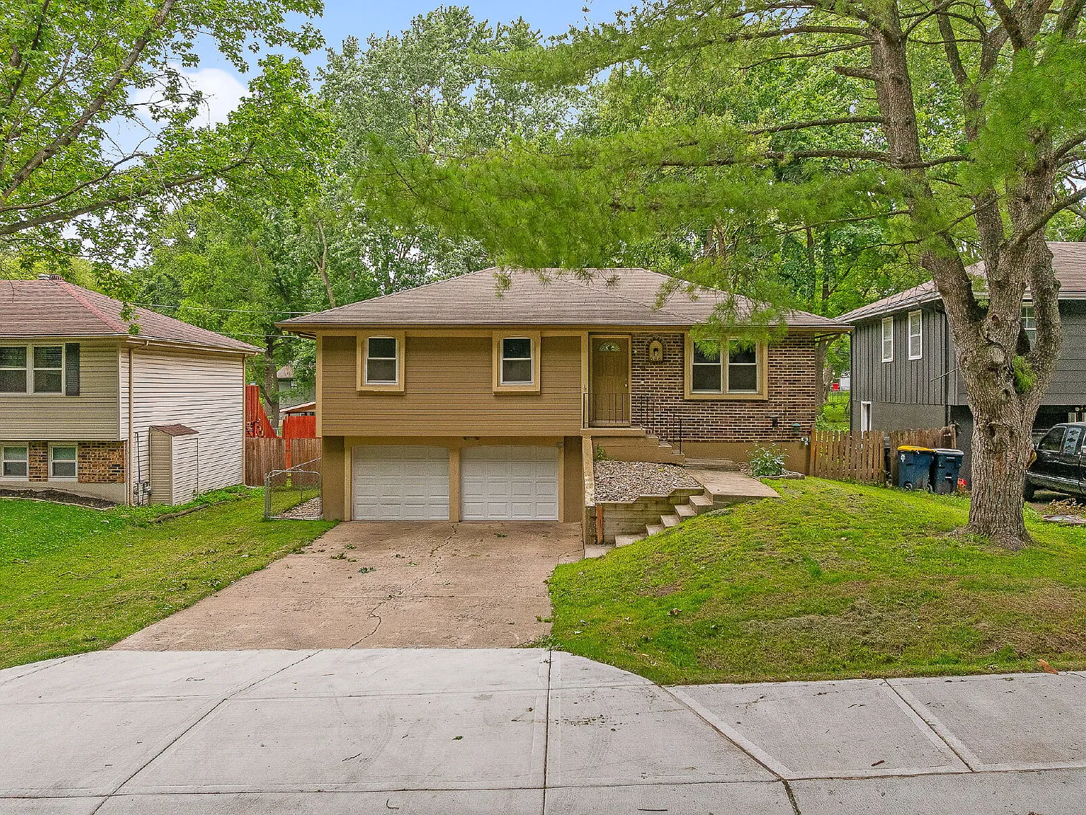 3 bed, 2.0 bath, 1552 sqft, $2,200 — Photo 3