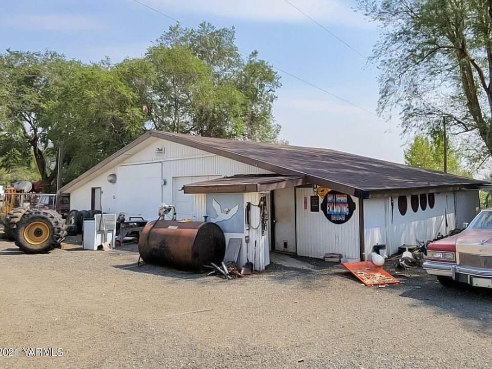 2nd image of 130 Trepanier Ln