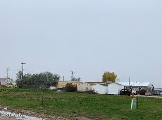 2401 N 42nd St, Grand Forks, ND 58203