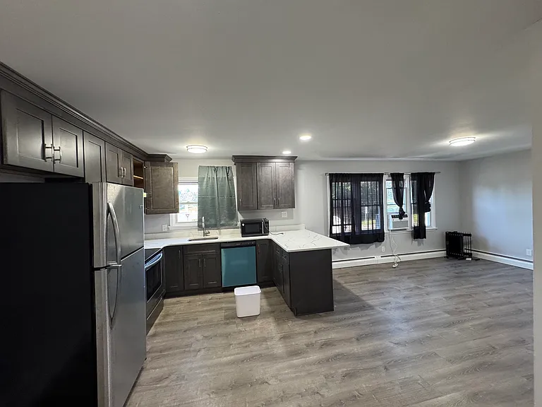 1204 Western Ave #1 — Photo 3