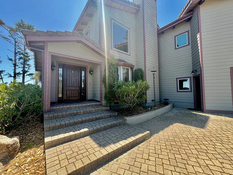 300 Corona Rd — Photo 4