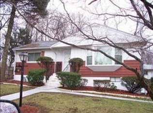 14 Hedgerow Ln, Spring Valley, NY 10977